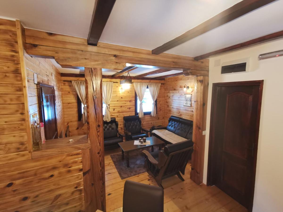 Vila Tijana Mitrovac Buitenkant foto